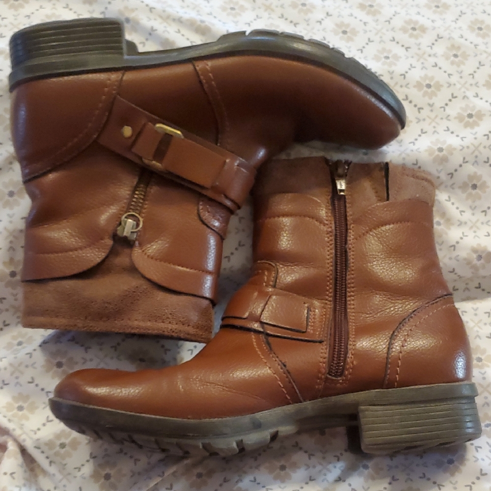7.5 Clarks Cognac Brown Leather Ankle Boots with Side Zip